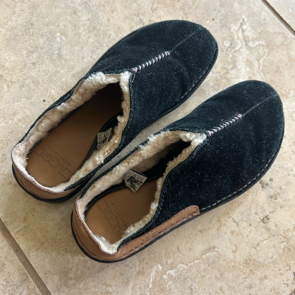 UGG Women’s Tan and Black Loafers Slip-On Comfort